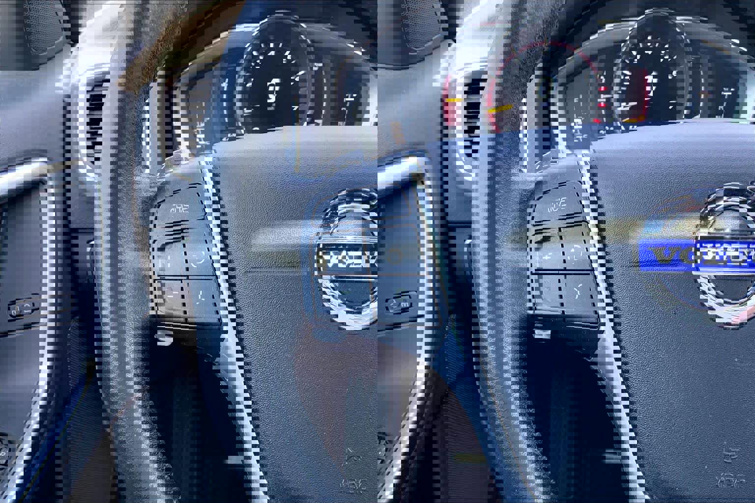 Used 2016 Volvo V60 T5 Premier w/ Convenience Package image 22