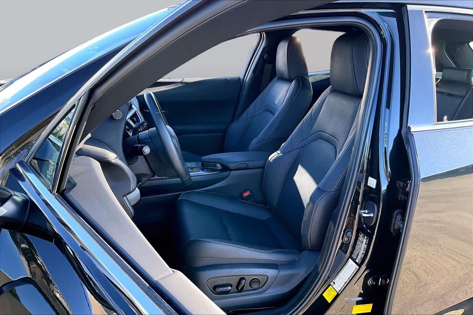 Certified 2025 Lexus UX 300h FWD w/ Accessory Package (Z1) image 7