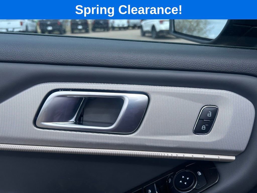 Used 2026 Ford Explorer Active AWD/4WD image 11