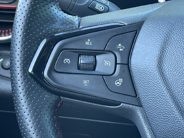 Used 2024 Chevrolet Trax RS w/ Sunroof Package FWD image 13