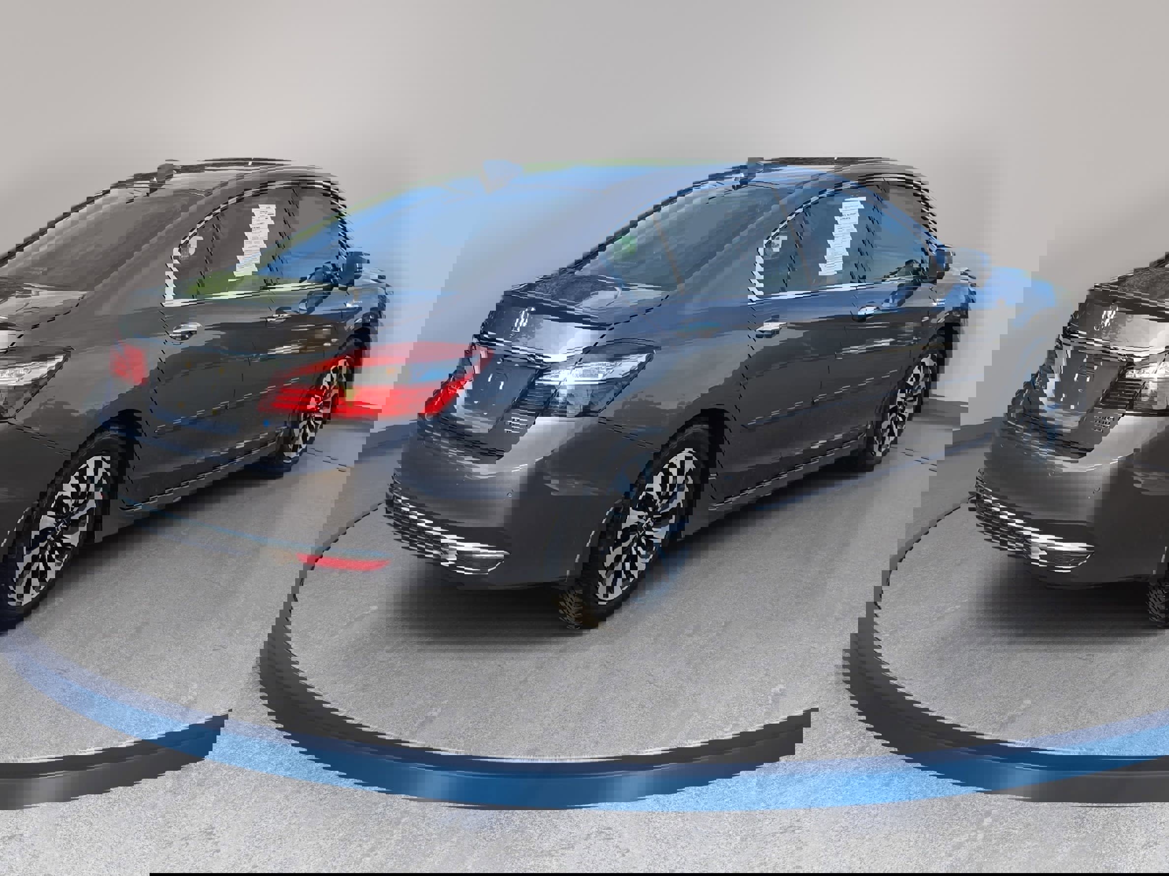 Used 2017 Honda Accord Touring image 5