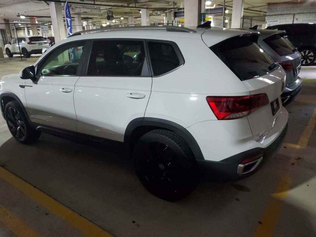 Used 2023 Volkswagen Taos SE w/ Black Wheel Package AWD/4WD image 4