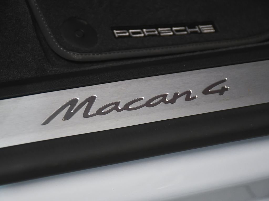 Used 2025 Porsche Macan 4 Electric AWD/4WD image 15