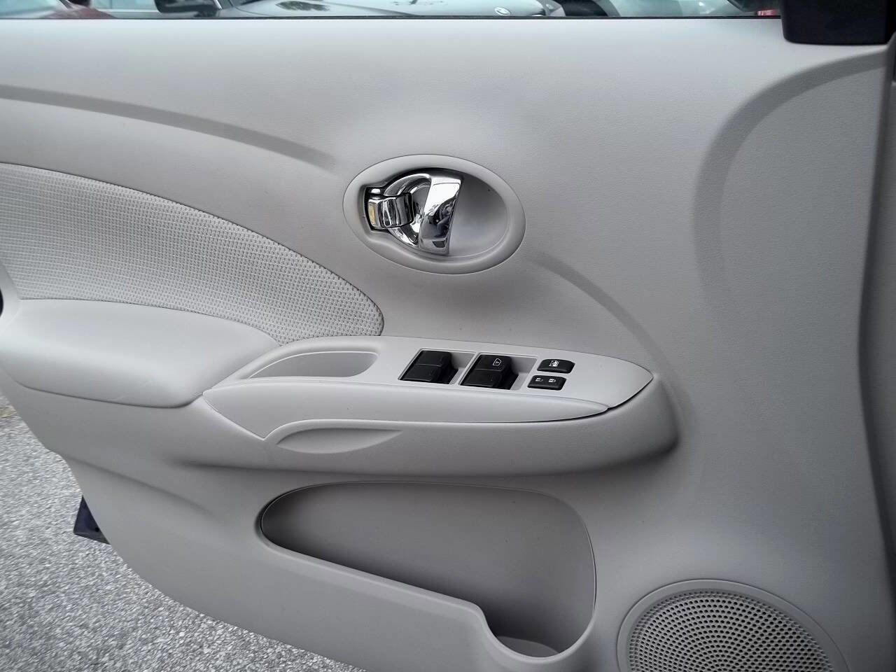 Used 2013 Nissan Versa SV w/ Convenience Pkg image 13