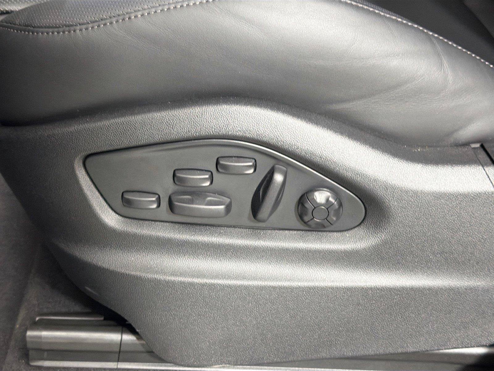 Certified 2025 Porsche Cayenne Coupe AWD/4WD image 32