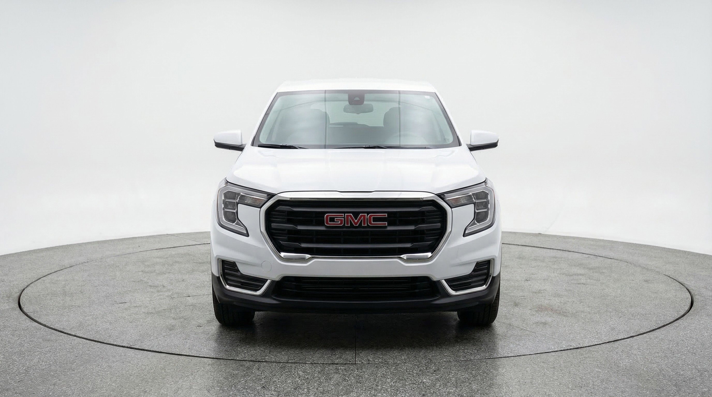 Used 2024 GMC Terrain SLE image 2