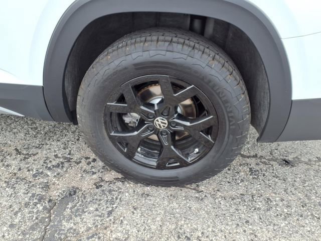 Used 2025 Volkswagen Atlas Peak Edition SE AWD/4WD image 49