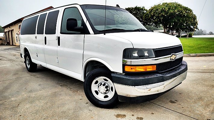 Used 2018 Chevrolet Express 3500 LT w/ LT Preferred Equipment Group RWD image 2