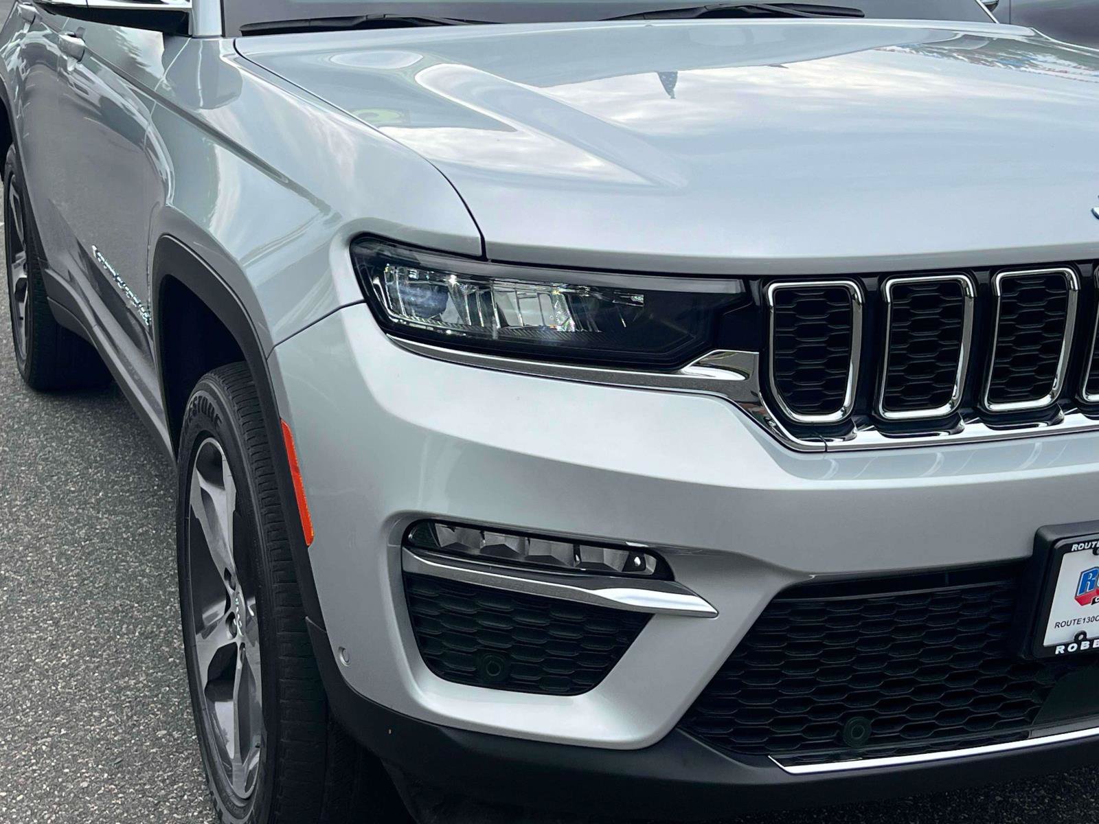 Used 2023 Jeep Grand Cherokee 4WD 4xe w/ Luxury Tech Group II image 8