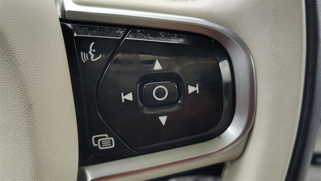 Certified 2023 Volvo XC90 B5 Core w/ Climate Package image 13