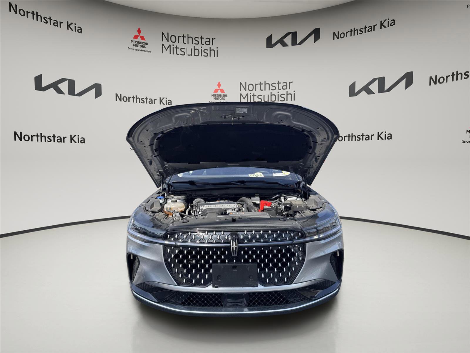 Used 2024 Lincoln Nautilus Premier image 10