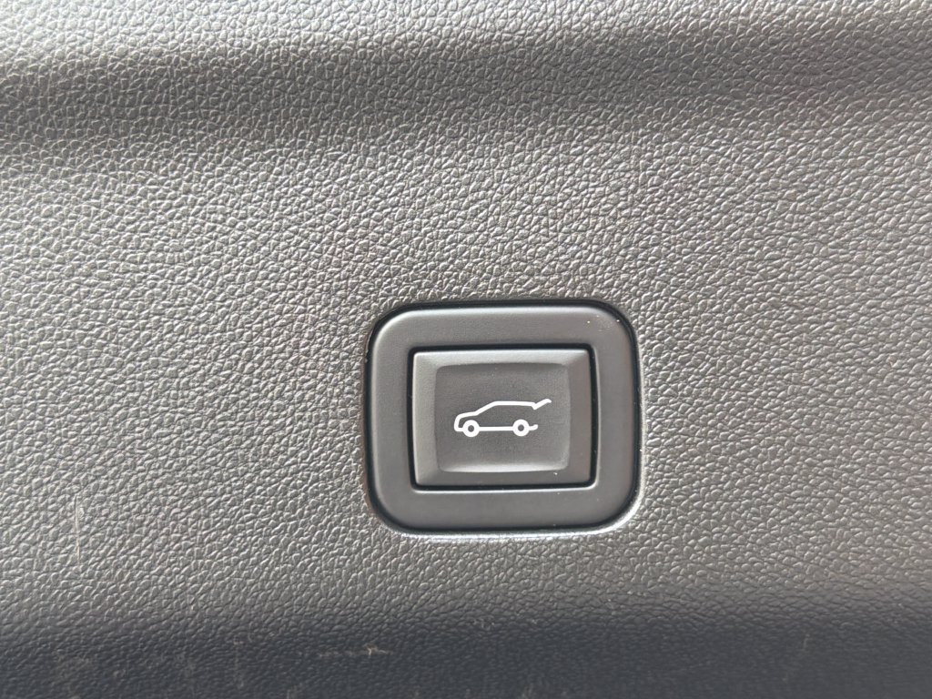 Used 2024 GMC Yukon XL Denali Ultimate AWD/4WD image 41
