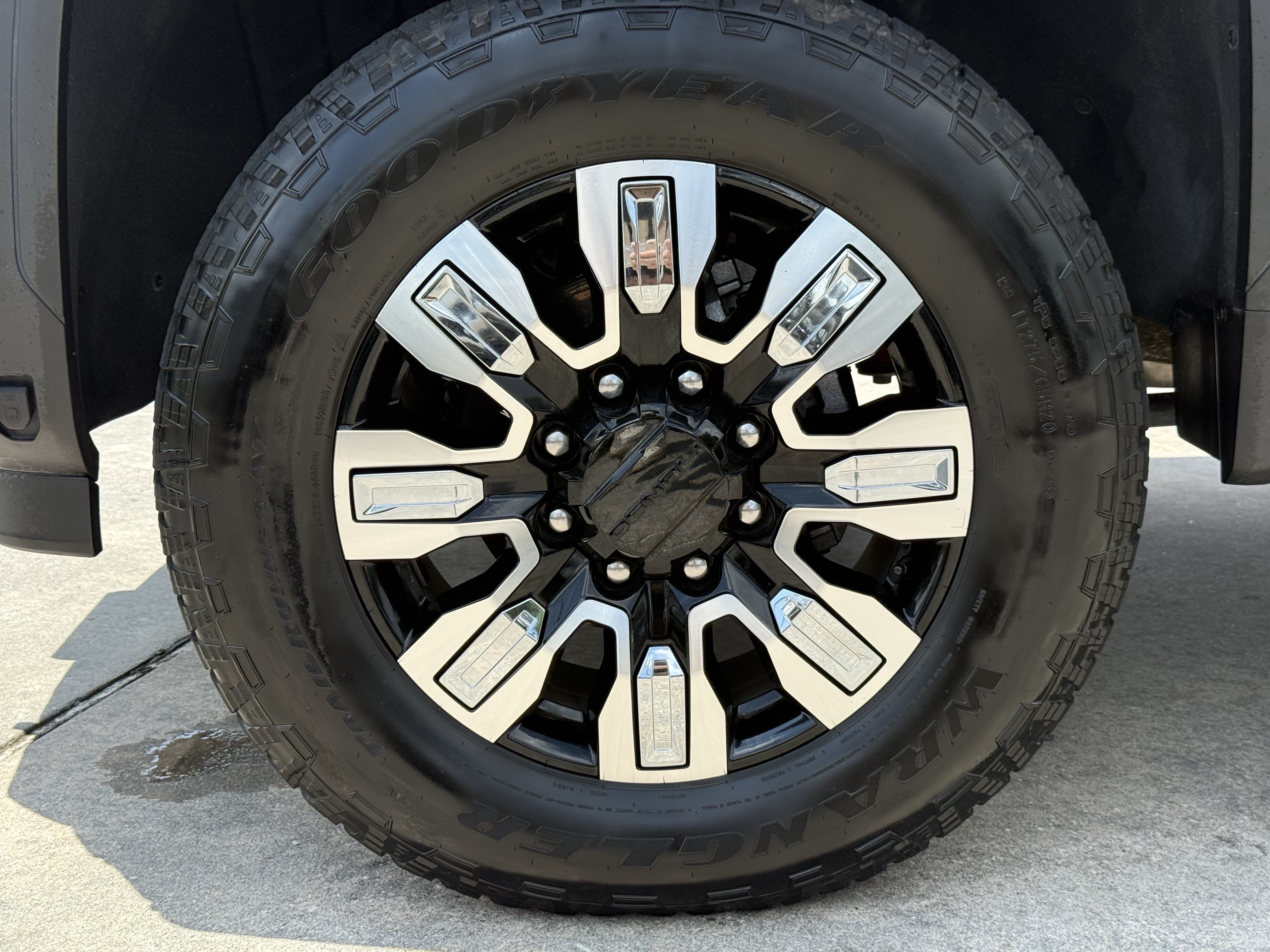 Used 2025 GMC Sierra 2500 Denali AWD/4WD image 9