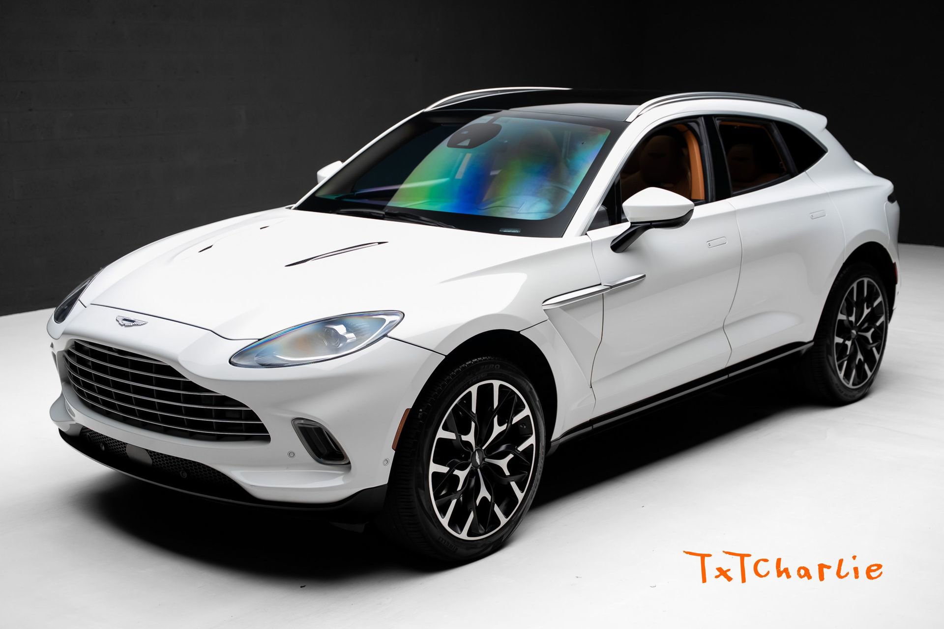 Used 2023 Aston Martin DBX AWD/4WD image 1