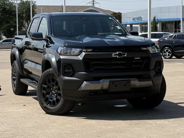 Used 2024 Chevrolet Colorado Trail Boss w/ Technology Package AWD/4WD image 3