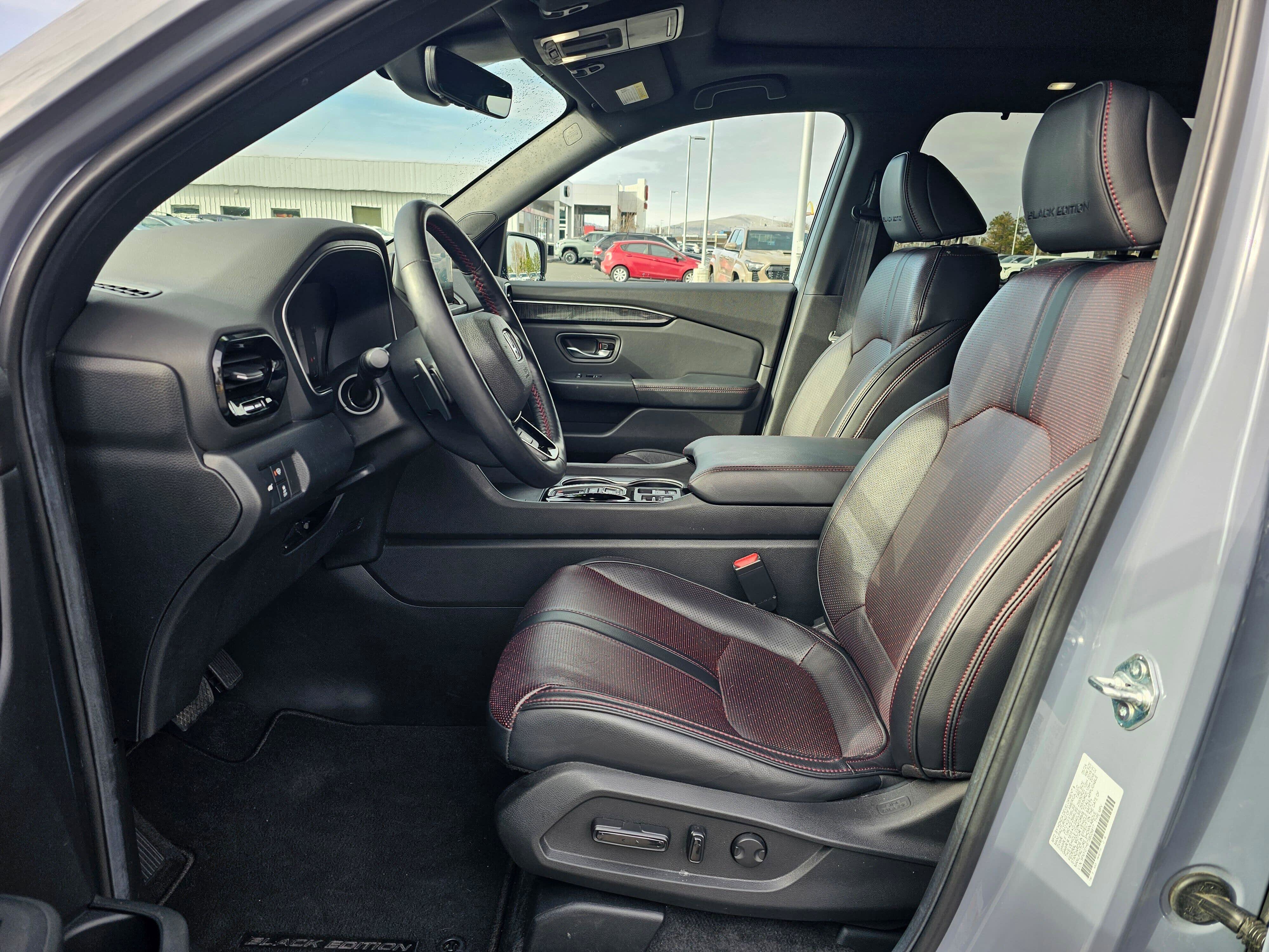 Used 2025 Honda Pilot Black Edition image 19