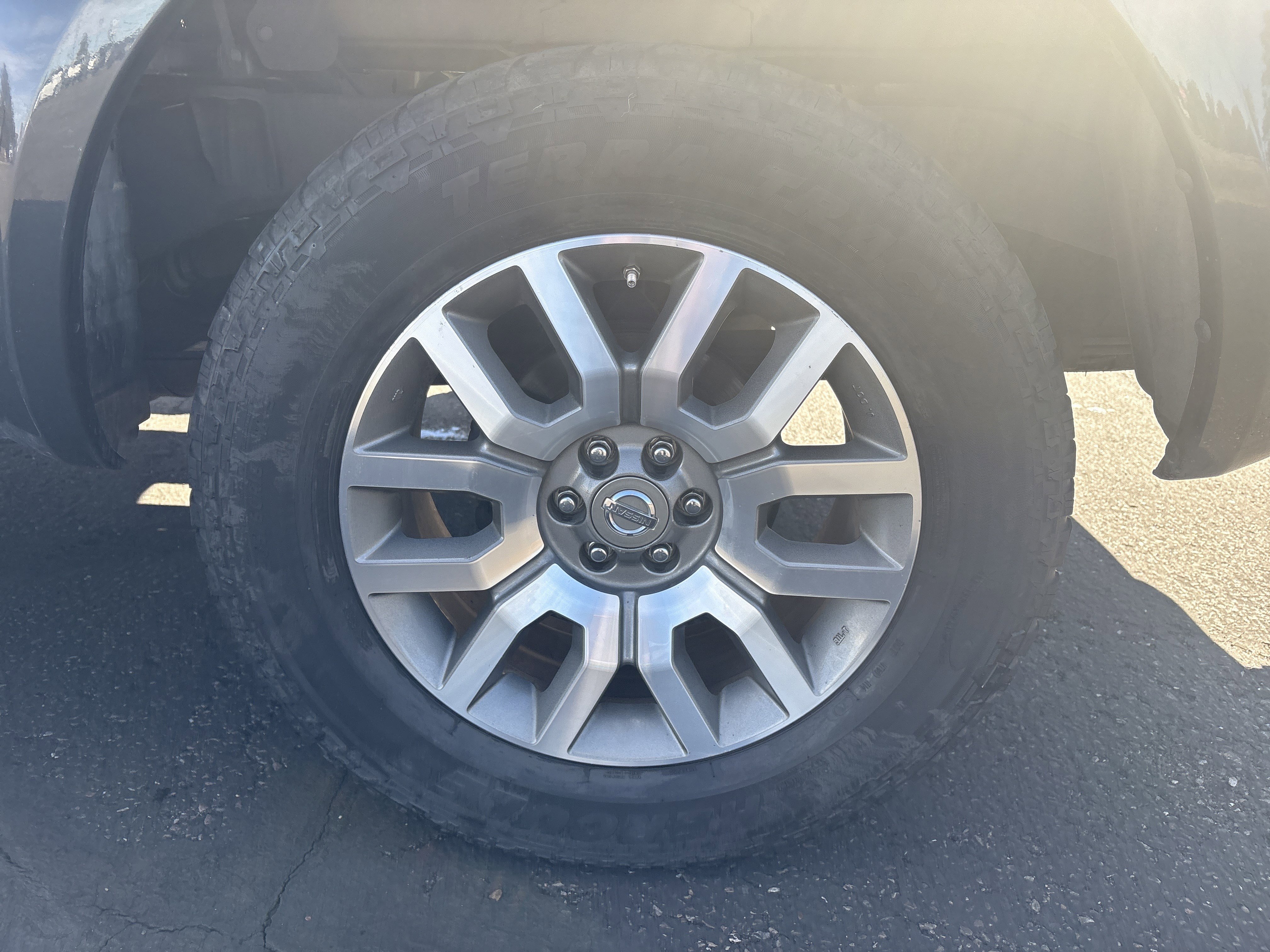 Used 2013 Nissan Frontier SL w/ Moonroof Pkg image 12