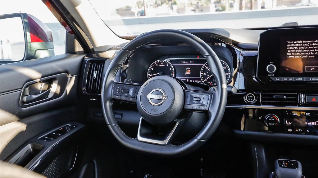 Used 2023 Nissan Pathfinder SV FWD image 17