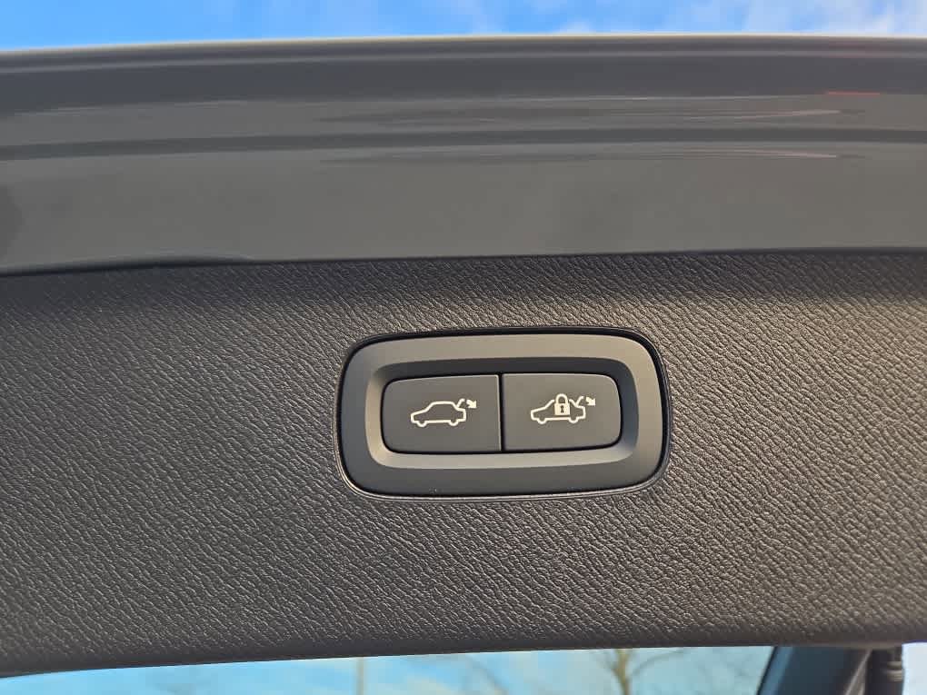 New 2026 Volvo XC90 T8 Ultra w/ Protection Package Premier image 8