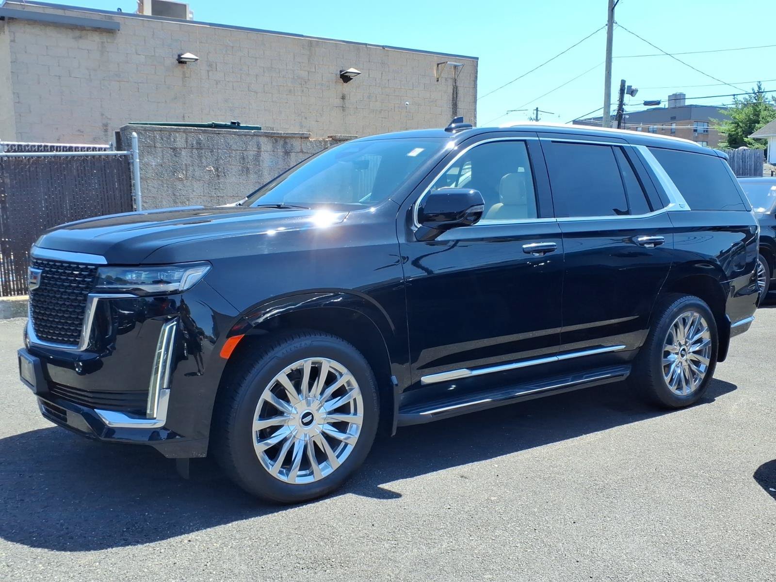 Used 2021 Cadillac Escalade Premium Luxury AWD/4WD image 8
