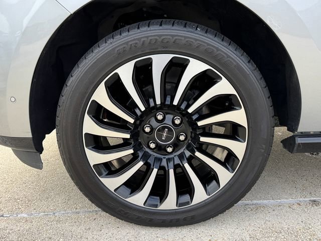 Used 2022 Lincoln Navigator Black Label image 13