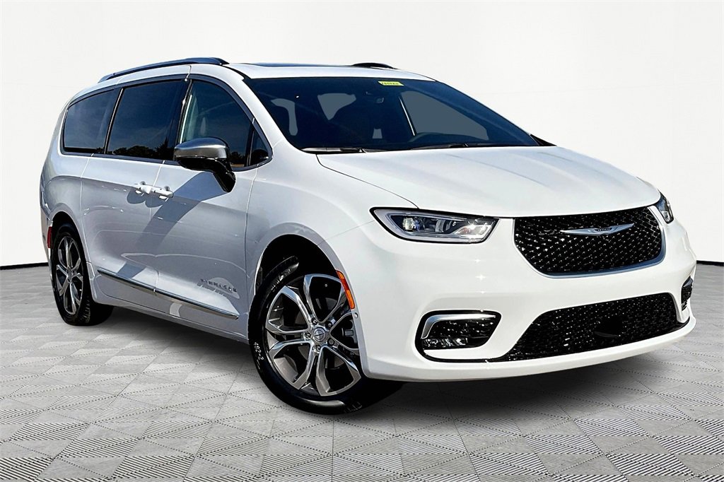 New 2026 Chrysler Pacifica Pinnacle image 1