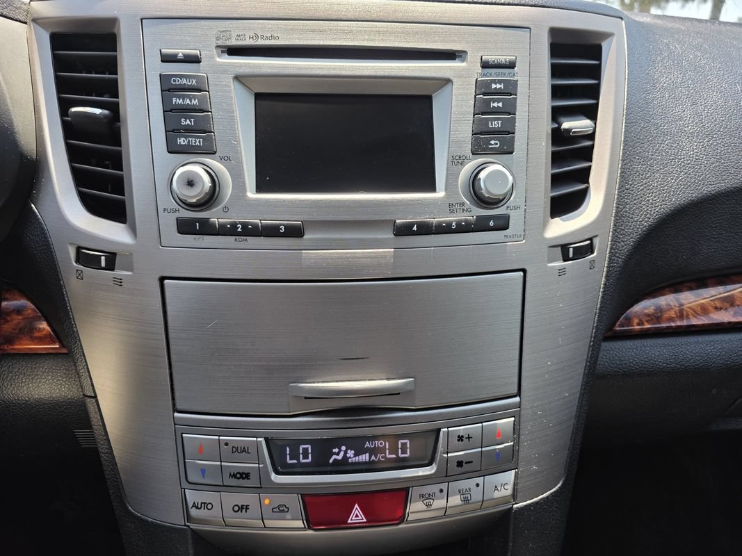 Used 2012 Subaru Outback 3.6R Limited w/ Moonroof Pkg AWD/4WD image 25