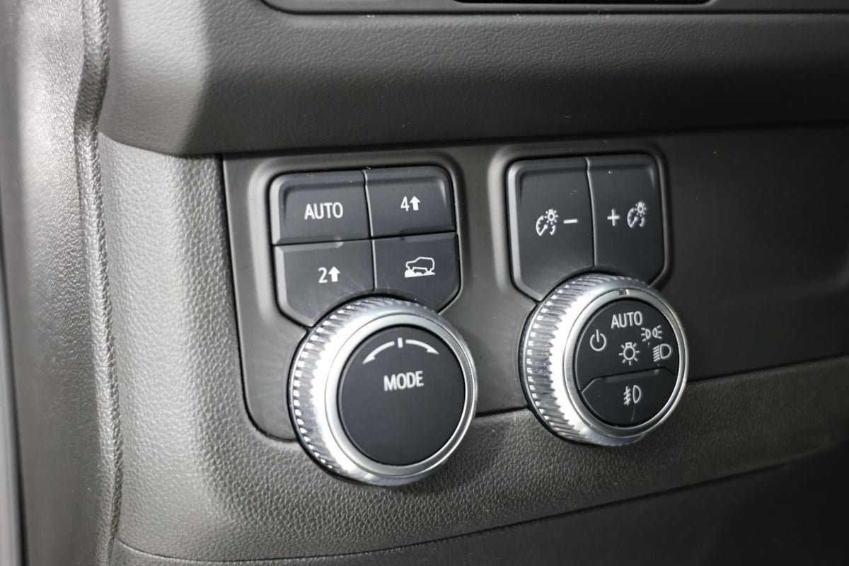 Used 2023 GMC Yukon XL SLT AWD/4WD image 19