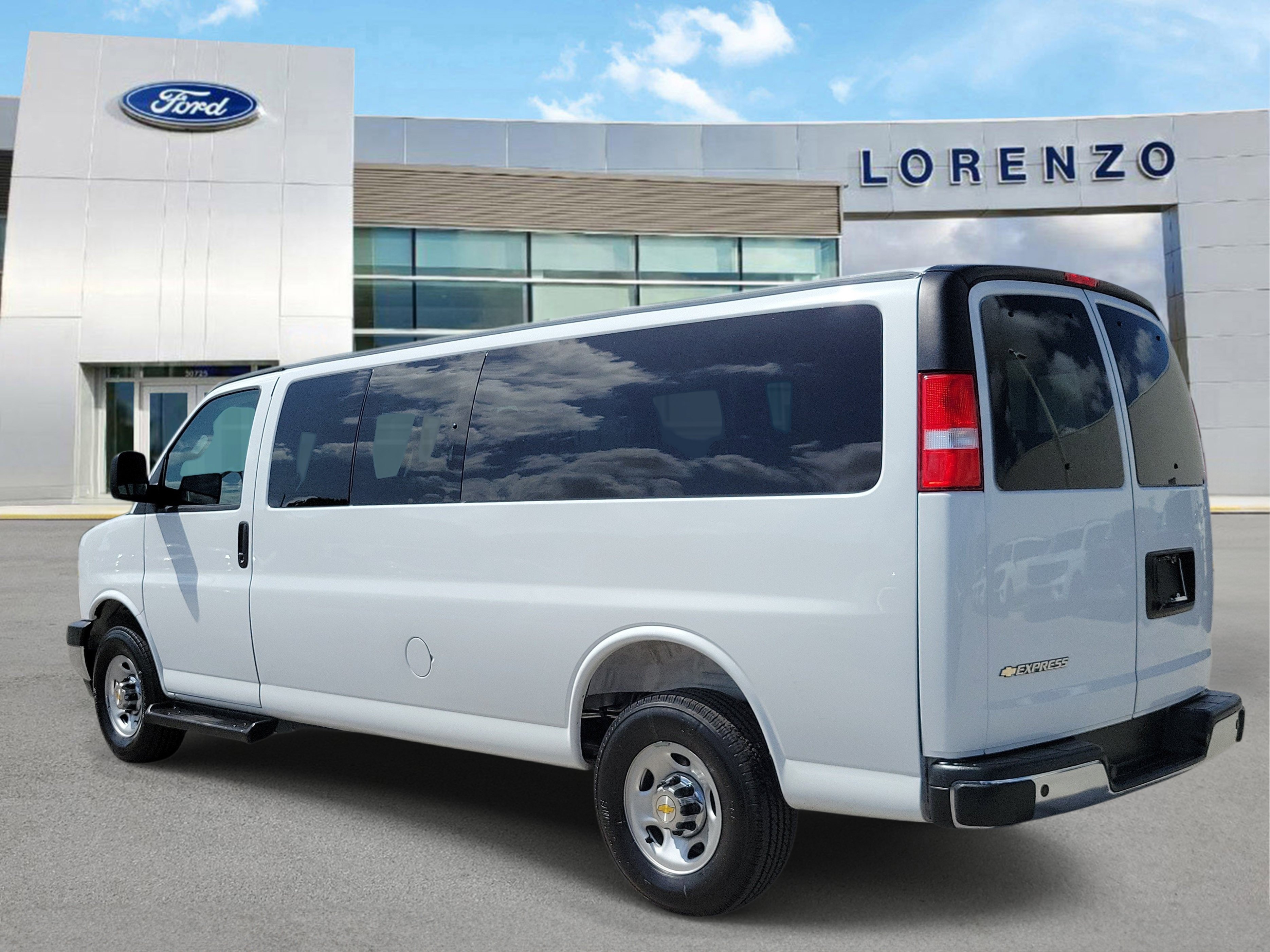 Used 2025 Chevrolet Express 3500 LT w/ LT Preferred Equipment Group RWD image 7