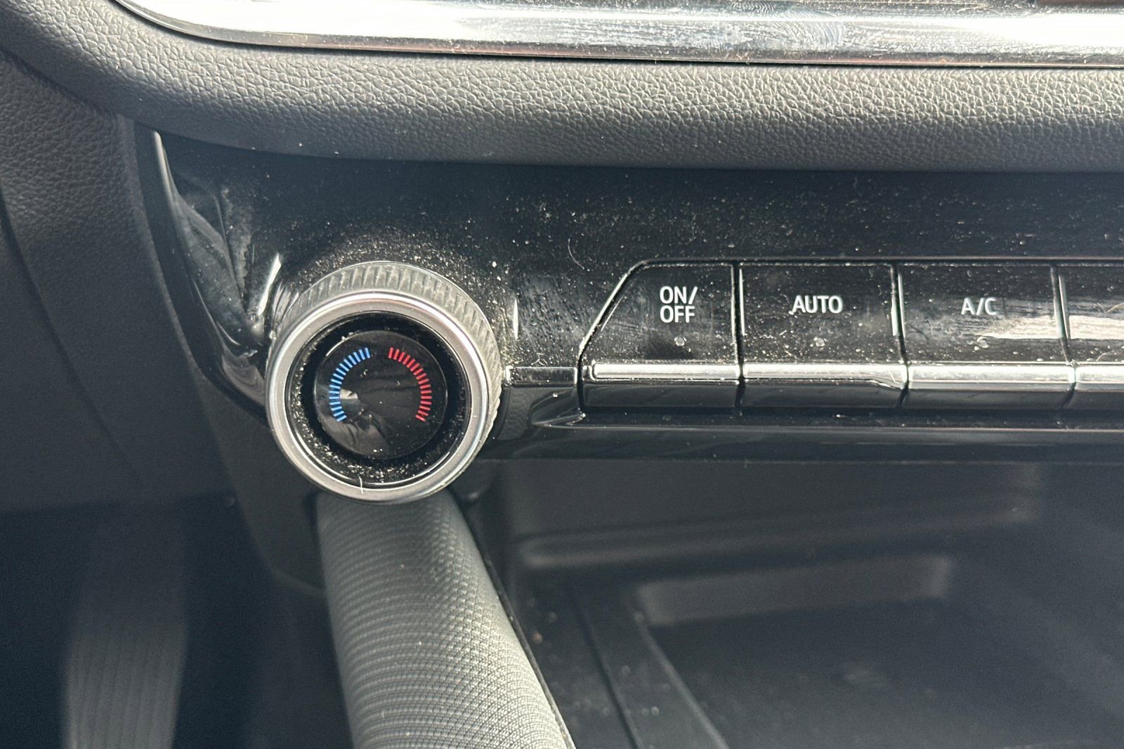 Used 2025 Chevrolet Equinox EV LT w/ Convenience Package FWD image 28