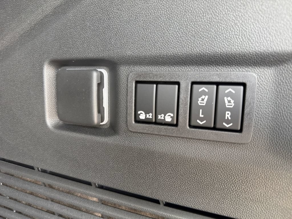 New 2026 GMC Yukon AT4 w/ AT4 Premium Package AWD/4WD image 46