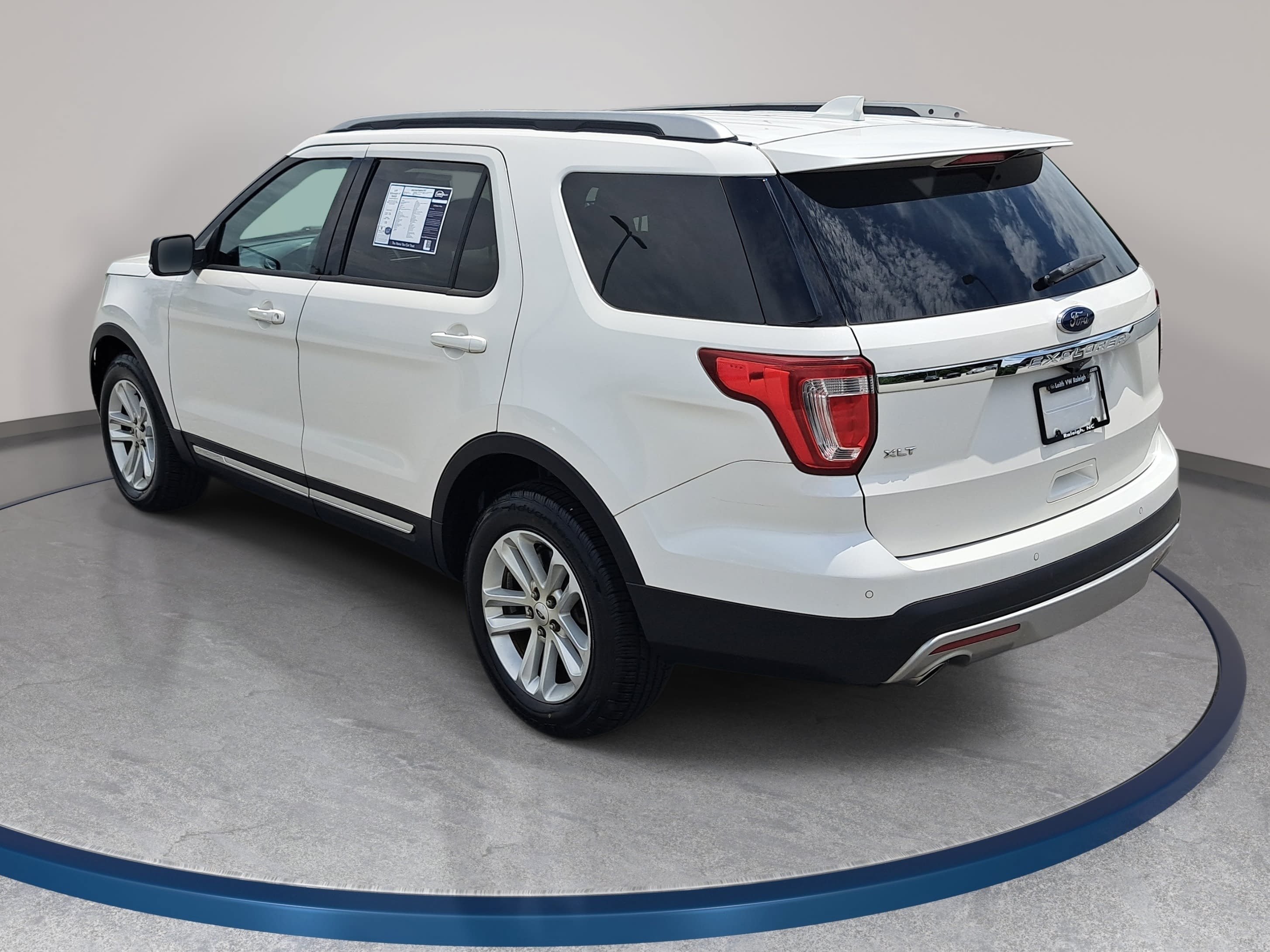 Used 2016 Ford Explorer XLT w/ Equipment Group 201A FWD image 7