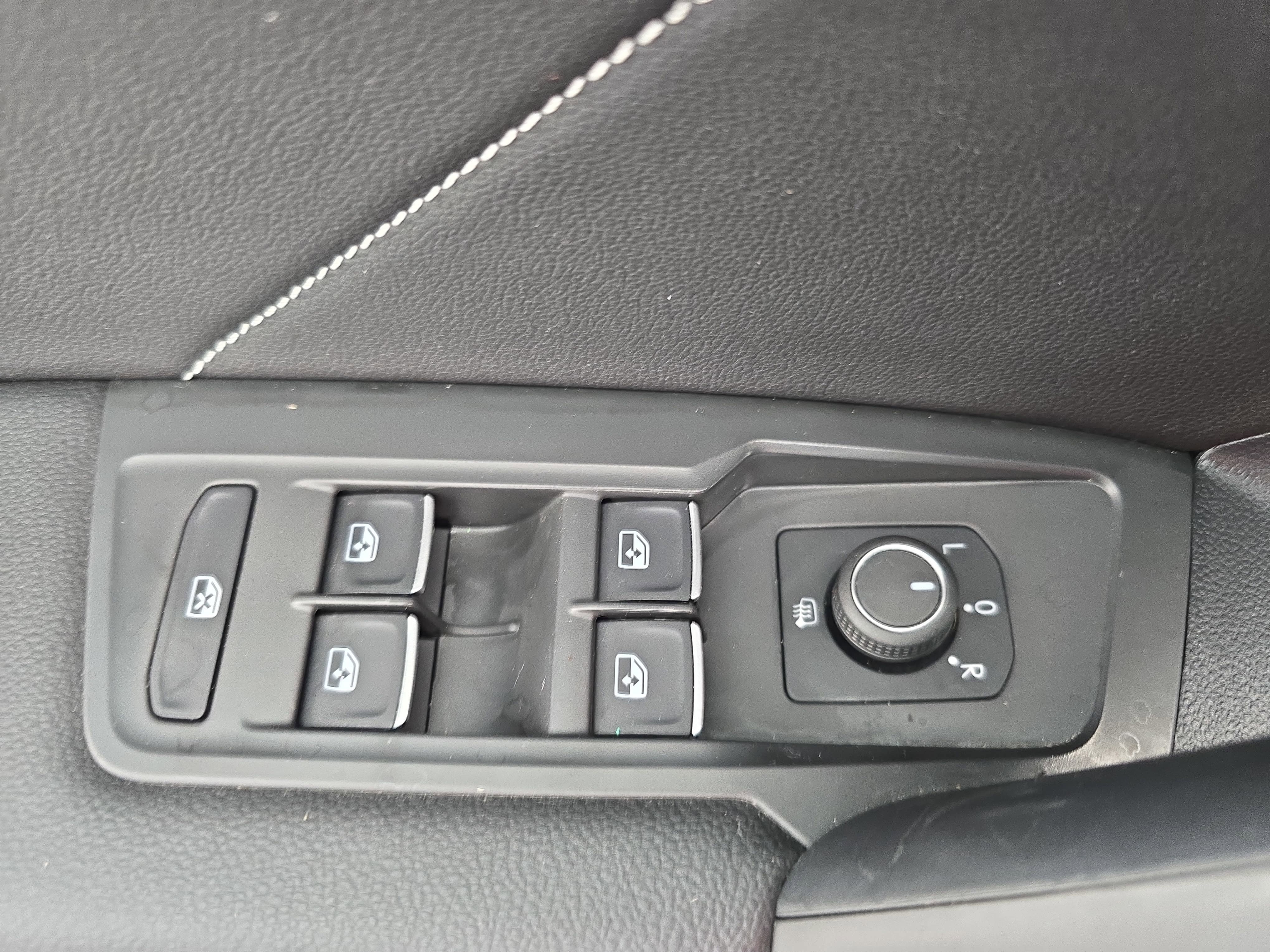 Used 2023 Volkswagen Tiguan SE R-Line FWD image 28