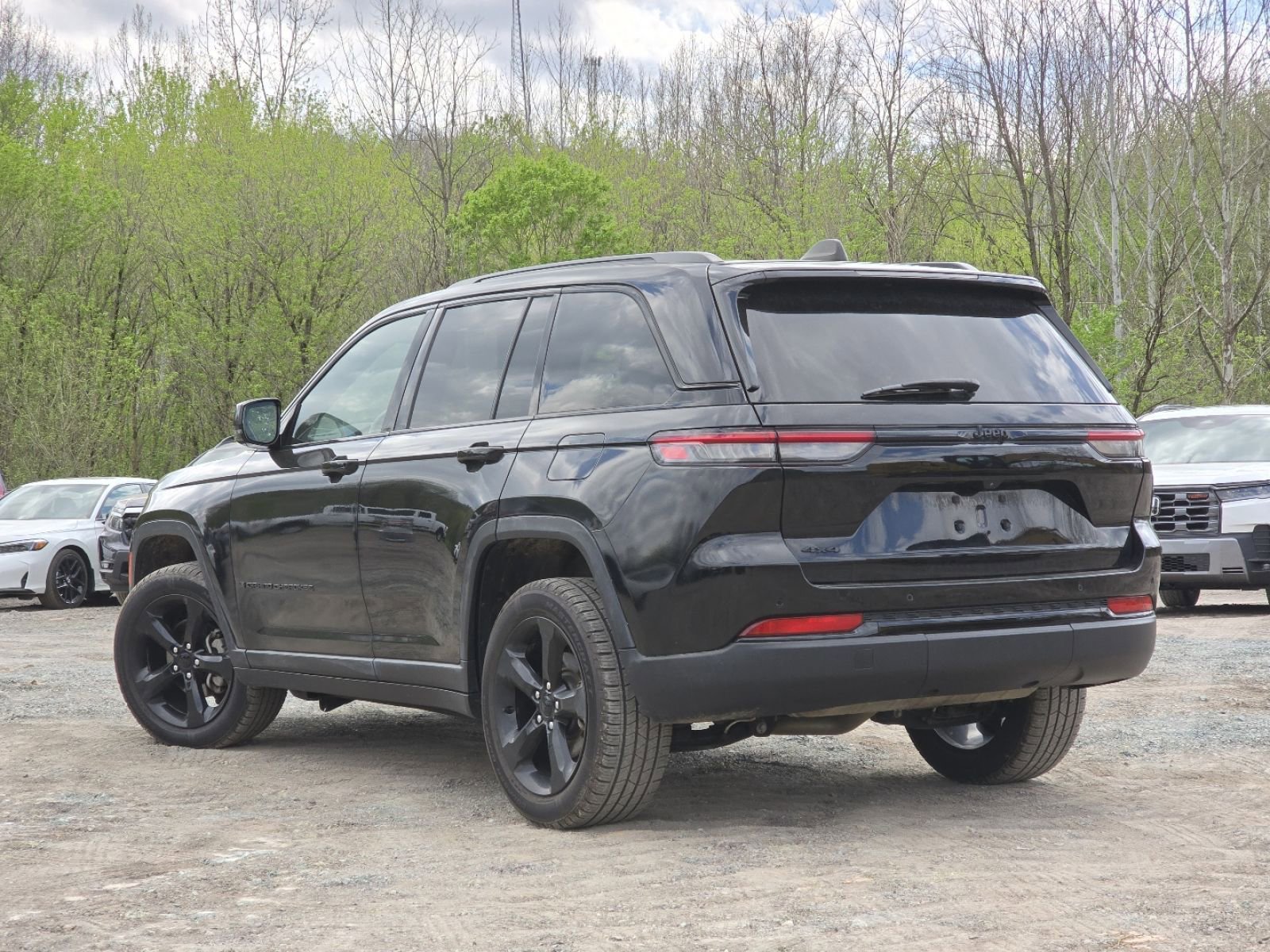 Used 2023 Jeep Grand Cherokee Altitude AWD/4WD image 11