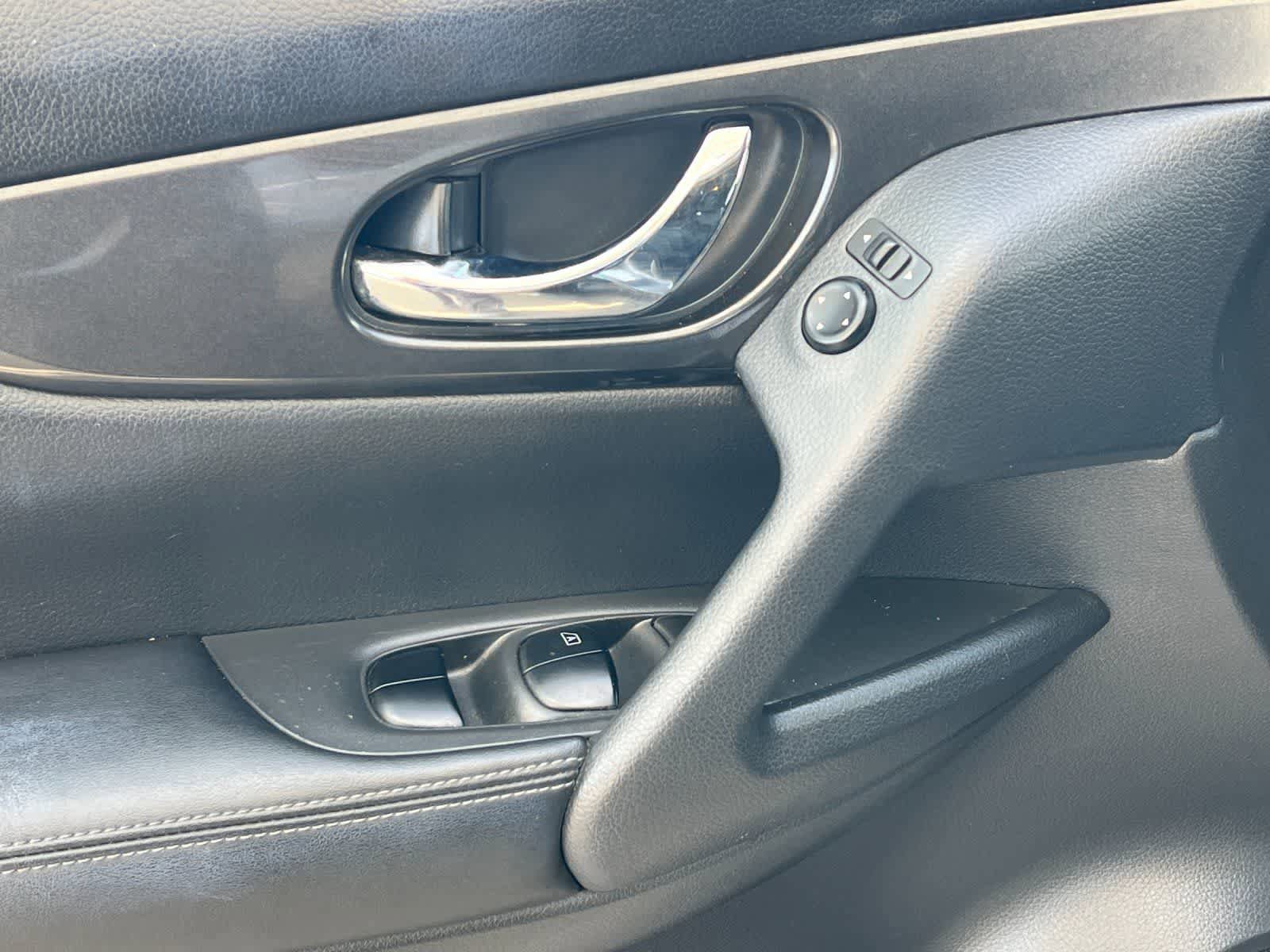 Used 2019 Nissan Rogue SV FWD image 13
