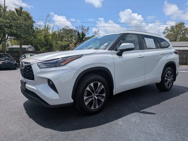 Used 2023 Toyota Highlander XLE AWD/4WD image 8