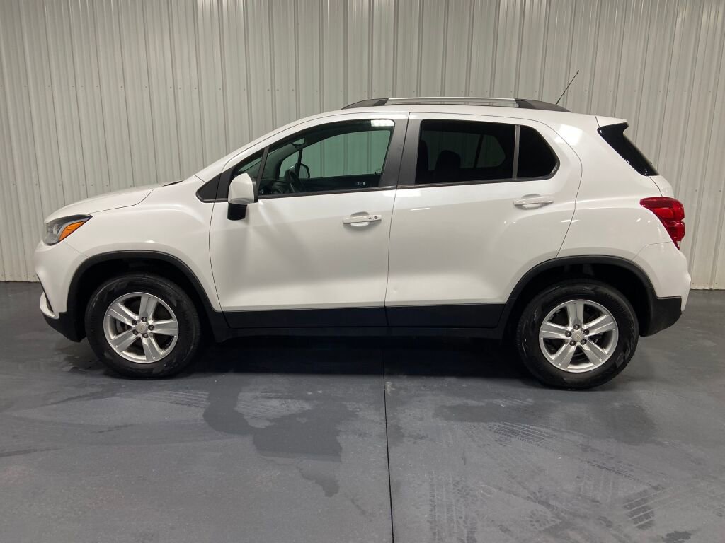 Used 2022 Chevrolet Trax LT w/ LT Convenience Package image 3