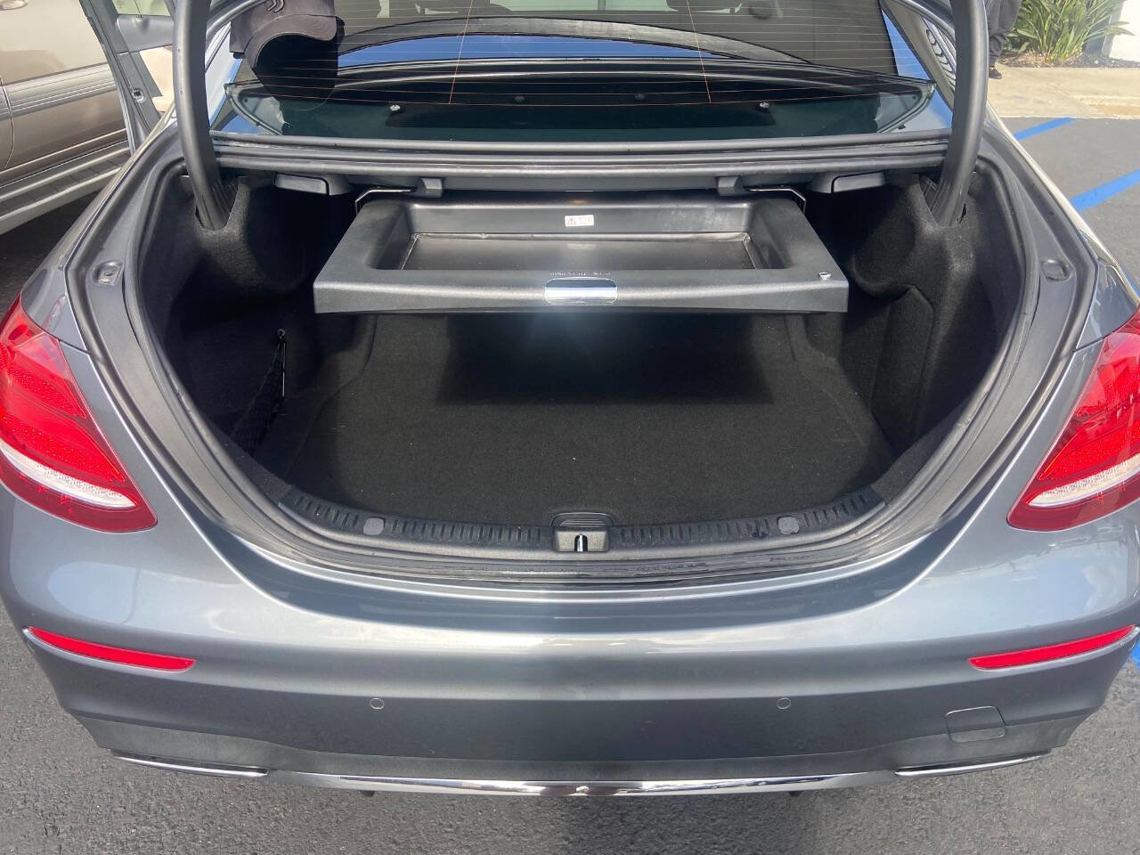 Used 2017 Mercedes-Benz E 300 image 6