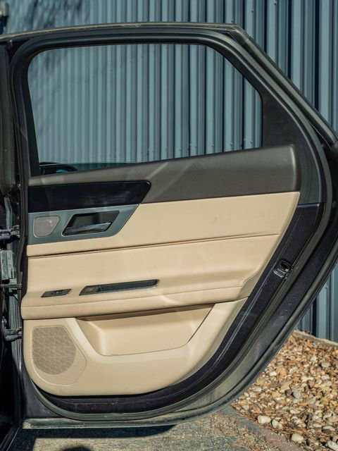 Used 2016 Jaguar XF Premium image 41