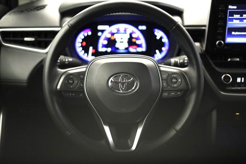 Used 2022 Toyota Corolla Cross XLE w/ Convenience Package image 13