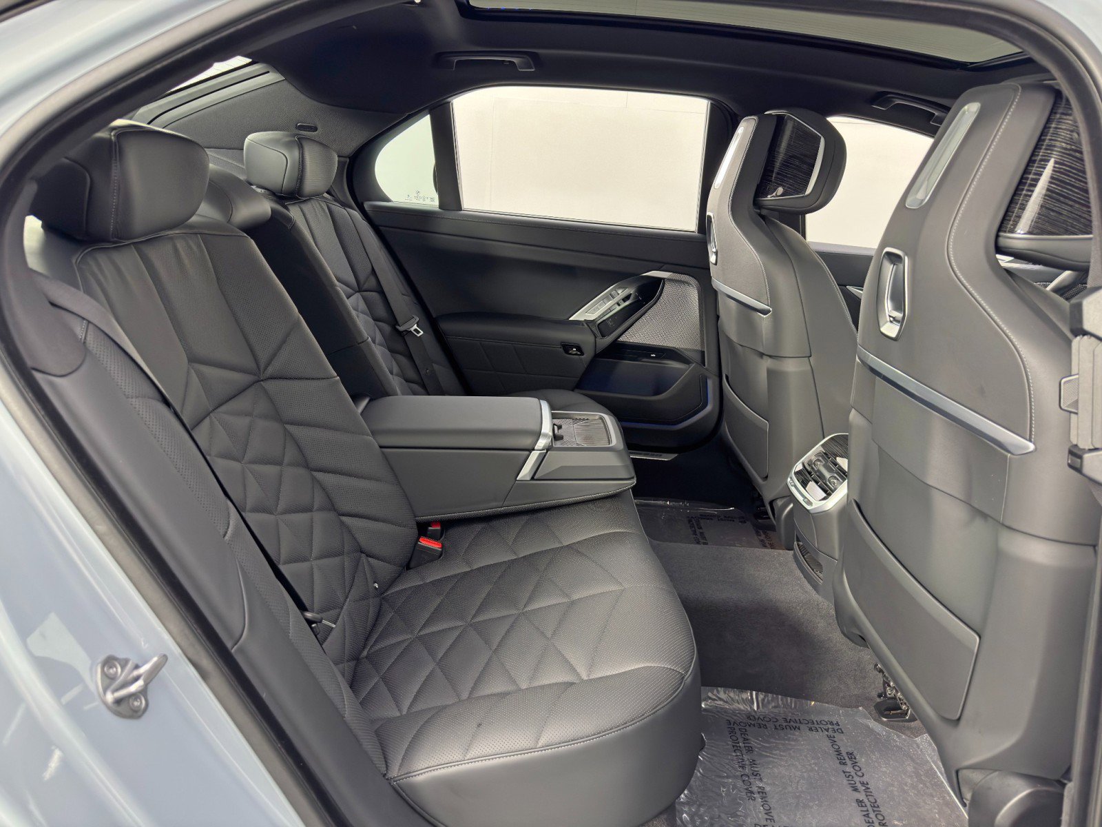 Used 2024 BMW 740i w/ Premium Package 2 image 51