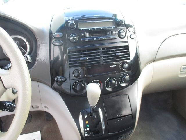 Used 2005 Toyota Sienna LE FWD image 24