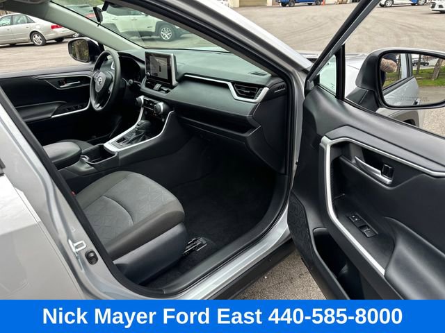 Used 2025 Toyota RAV4 XLE AWD/4WD image 11