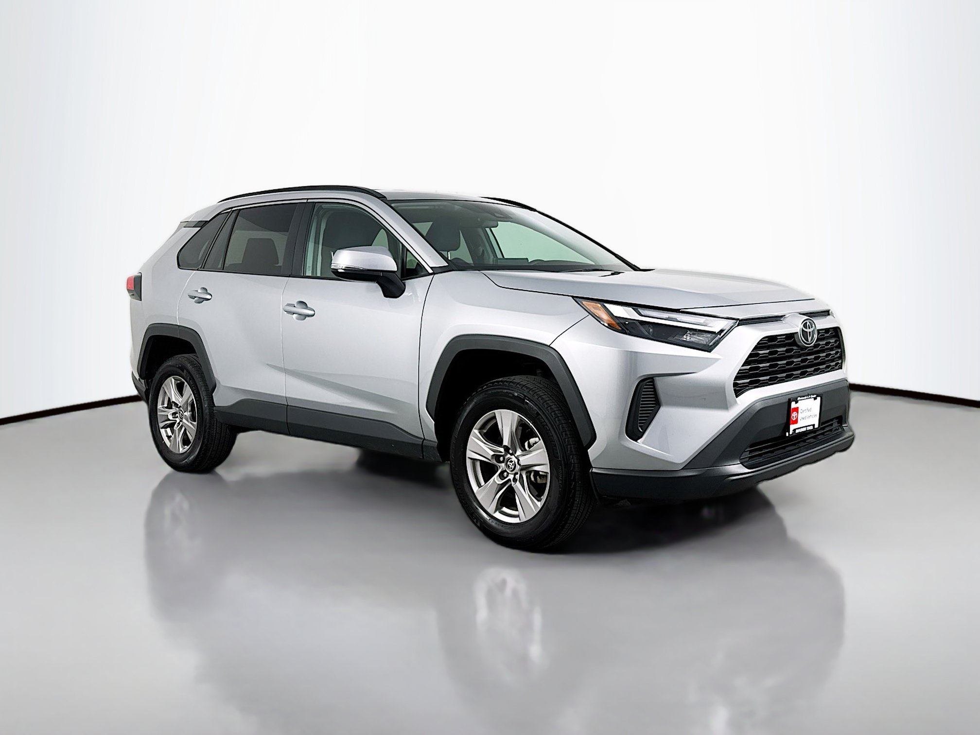Certified 2025 Toyota RAV4 XLE AWD/4WD image 1