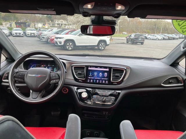 Used 2020 Chrysler Pacifica Limited w/ Quick Oder Package 2EV RED-S FWD image 14