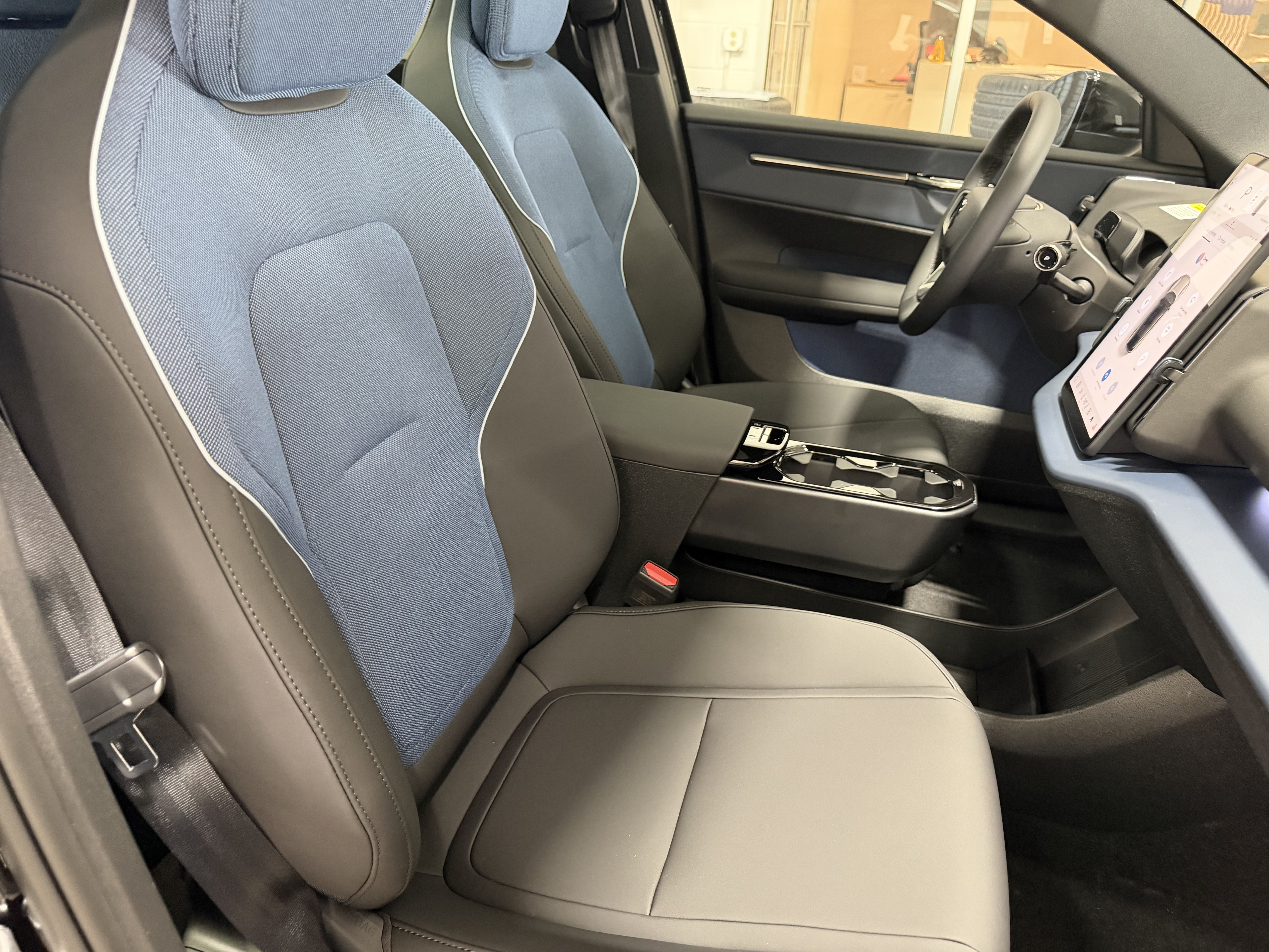 New 2026 Volvo EX30 Plus w/ Protection Package Premier AWD/4WD image 25