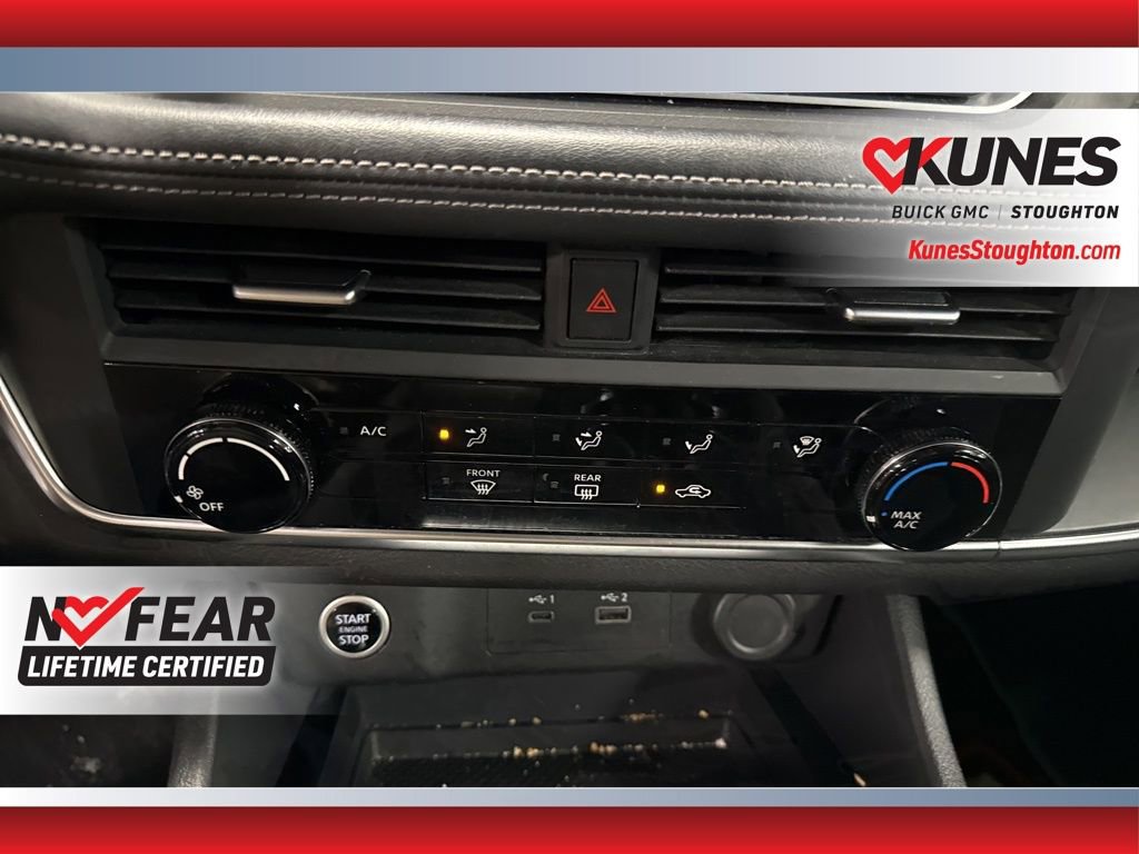 Used 2023 Nissan Rogue S image 31