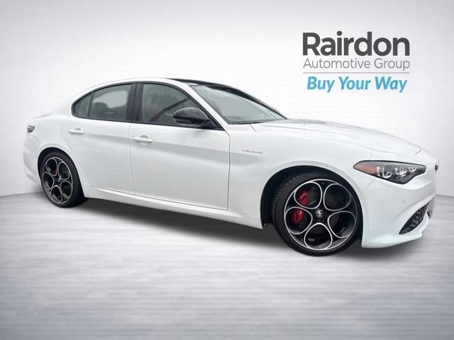 Used 2024 Alfa Romeo Giulia Veloce image 1