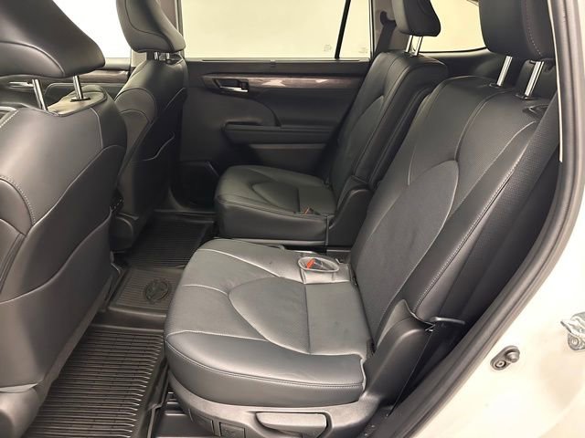 Used 2023 Toyota Highlander Limited AWD/4WD image 21