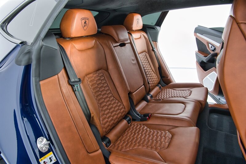 Used 2022 Lamborghini Urus AWD/4WD image 42